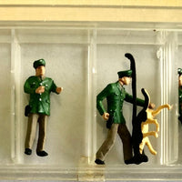 Pieiser #65 HO 4 policeman & 2 robbers (one dog) figures set.  NEW