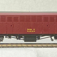 Bogie Parcel Van ‘SiphonG’ in Red W2938  - PLEASE NOTE: “fitted with Hornby DUBLO Couplers” see photos.- LIMA RAILWAYS OO Scale Item No 305350W