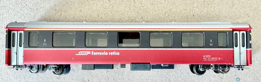 BEMO 3281 102 1st class Passenger car RhB HOe 9mm Narrow gauge  (PRE-OWNED) HOe 9mm