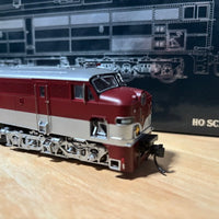 2nd Hand  - 930 Class,  S.A.Railway's 951 MAROON - SILVER Locomotive -  TRAINORAMA MODEL