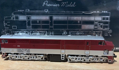2nd Hand  - 930 Class,  S.A.Railway's 951 MAROON - SILVER Locomotive -  TRAINORAMA MODEL