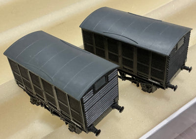 LV x 2 - LIMA NSWGR 4 Wheel Wagons, sell as one lot of two wagons, selling as is with metal wheels no couplers.