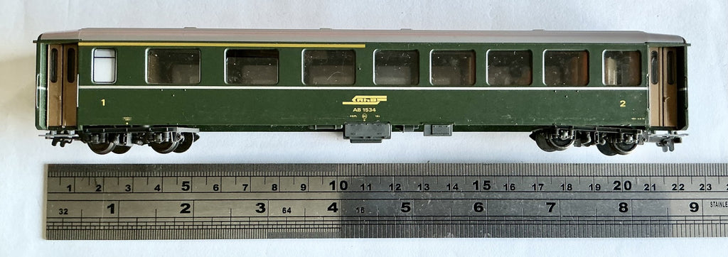 BEMO 3251 RhB pass car HOm 12mm Narrow gauge  Coach Passenger Car (PRE-OWNED) HOm 12mm