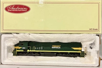X Class X53 FREIGHT AUSTRALIA livery VR LOCOMOTIVE original new AUSTRAINS WITH ALL WHEEL PICK UP AND ALL WHEEL DRIVE Chassis -