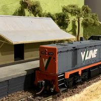 T375 CLASS V/LINE DCC (address 375) LOCOMOTIVE sell as is handrails missing, in good running order, no original box 2nd Hand HO