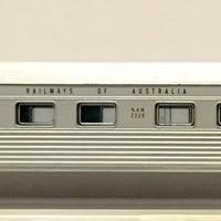 LIMA SOUTHERN AURORA SLEEPER CARS with Kadee couplers fitted 2ND HAND IN A GOOD USED CONDITION.