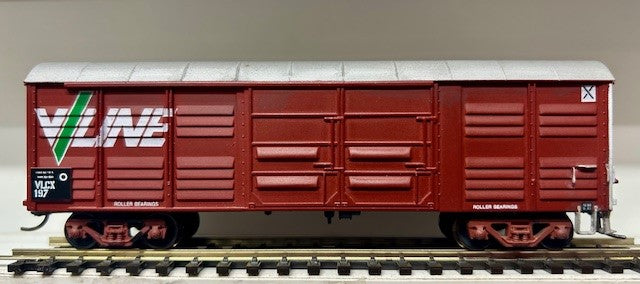 VLCX 197 V/LINE LOUVRE VAN Metal Wheels, Kadee Couplers Roof Weathered - TRAINORAMA MODEL HO Victorian Railways. 2nd hand model in neat condition. JW221