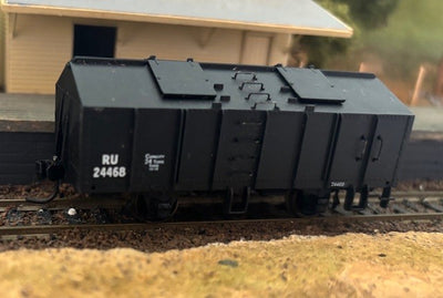 2nd Hand - RU 24468 Grain Hopper Wagon NSWGR - Kadee Couplers, Metal Wheels - Trainorama (Copy)