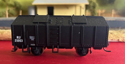 2nd Hand - RU 25053 Grain Hopper Wagon NSWGR - Kadee Couplers, Metal Wheels - Trainorama