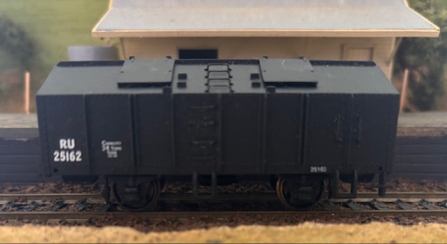 2nd Hand - RU 25184 Grain Hopper Wagon NSWGR - Kadee Couplers, Metal Wheels - Trainorama