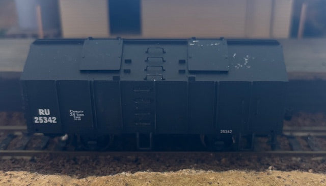 2nd Hand - RU 24342 Grain Hopper Wagon NSWGR - Kadee Couplers, Metal Wheels - Trainorama