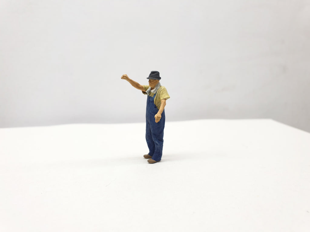 Andlan Models -UNPAINTED  Driver Standing 30 T Class  HO Scale (D12-87)