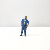 Andlan Models -UNPAINTED  Casual Driver Standing Leaning Out  HO Scale (D15-87)