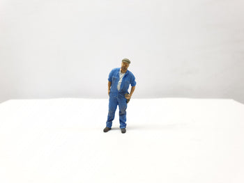 Andlan Models -UNPAINTED  Casual Driver Standing Leaning Out  HO Scale (D15-87)