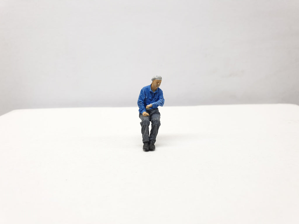 Andlan Models -UNPAINTED  Driver Seated HO Scale (D26-87)