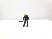 Andlan Models -UNPAINTED  Fireman Shovelling  E  HO Scale (F09-87)