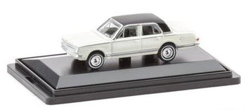 R043 APS HO-1:87 R043 1963 Valiant : Alpine White/black vinyl roof, HO Car. die-cast R.043 ROAD RAGERS