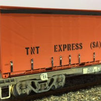 IFM 13 - TNT-EXPRESS (SA) 20ft Tautliner "ORANGE" Container kit with decal (1) by InFront Models HO