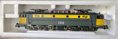 EURO LIMA DC - HO DUTCH 1300 Electric Locomotive 8030 we used the CHASSIS to build a NSWGR Electric 46 class model. new but listed here,  2ND HAND MODEL-C4