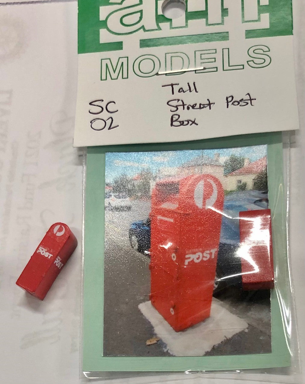 SC02P "Australia Post" Post Boxes (Modern-Tall) (1) Painted Red HO. - AM Models :