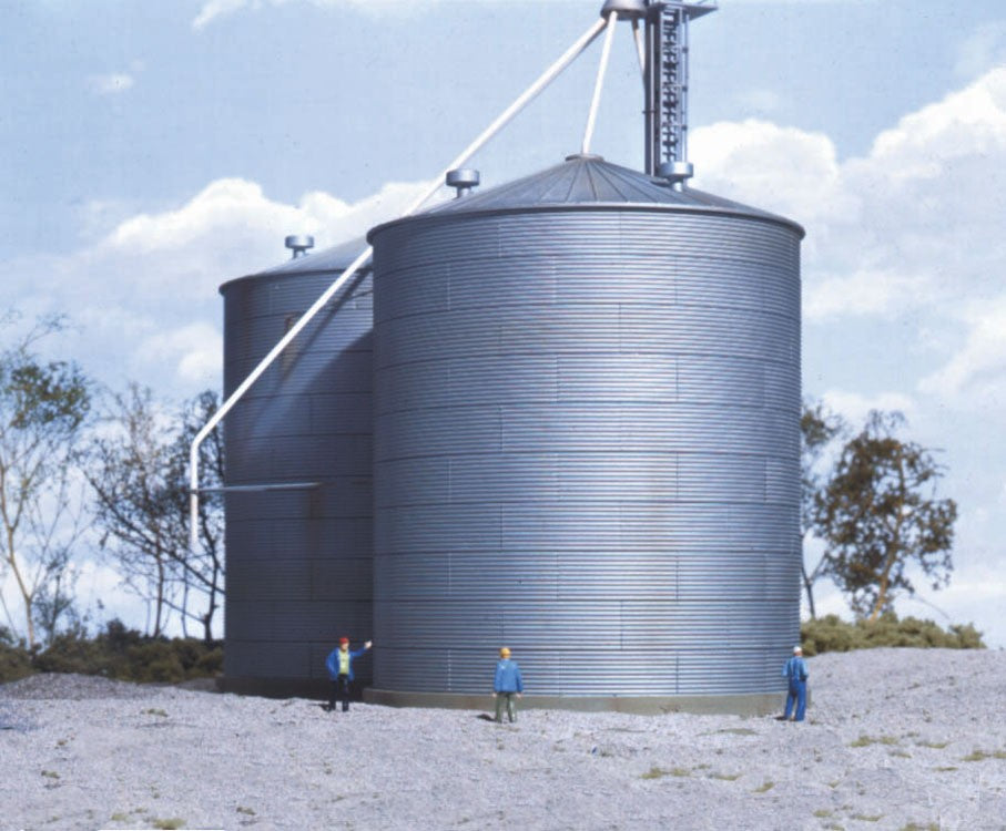 Walthers:  Big Grain Storage Bin -- Kit - 5-1/2" 13.9cm Diameter x 6-1/2" 16.5cm Height#933-3123