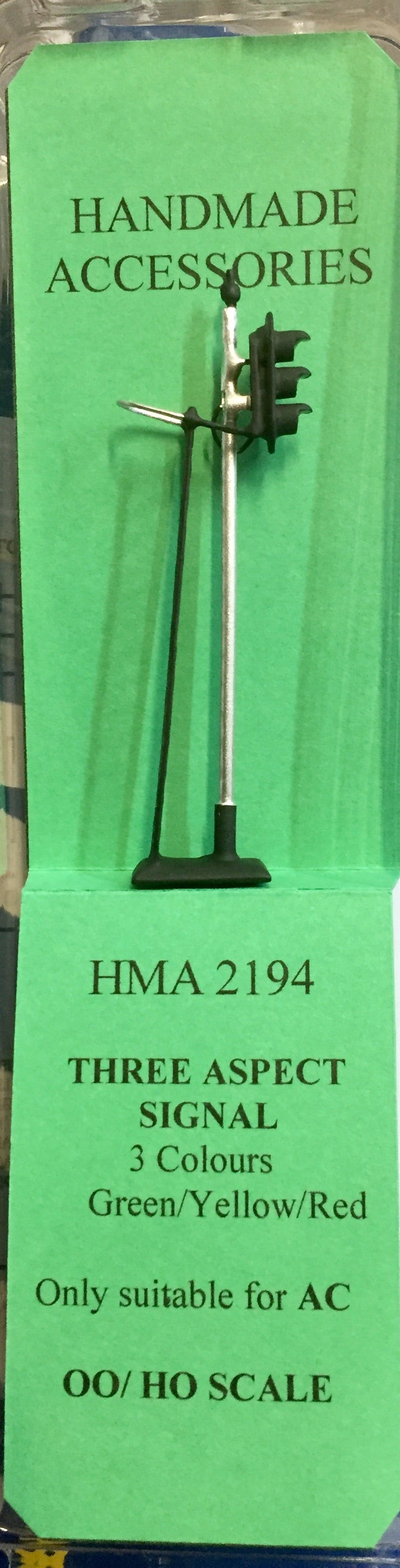 HMA 2194 THREE ASPECT SIGNAL GREEN / YELLOW/ RED 12 TO 15 VOLTS "AC OPERATION ONLY" HO HAND MADE ACCESSORIES.