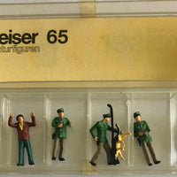 Pieiser #65 HO 4 policeman & 2 robbers (one dog) figures set.  NEW