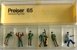 Pieiser #65 HO 4 policeman & 2 robbers (one dog) figures set.  NEW