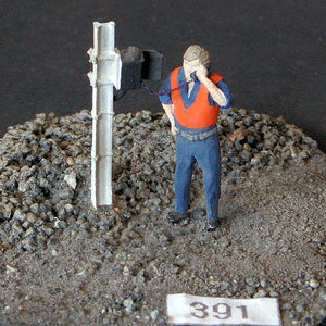 391 Uneek 391: HO Gauge Railway: Accessories: Trackside Phone with Worker: Pkt 1: No. 391