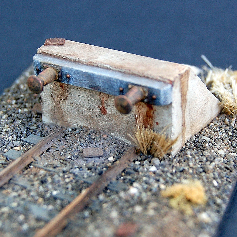545 Uneek 545: HO Gauge Railway: Accessories: Concrete Buffer (resin) : Pkt 1: No. 545